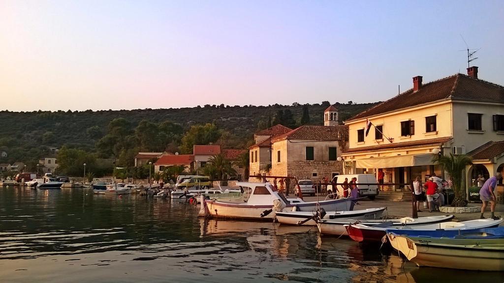 Apartmani Conar Veliki Drvenik Exteriér fotografie